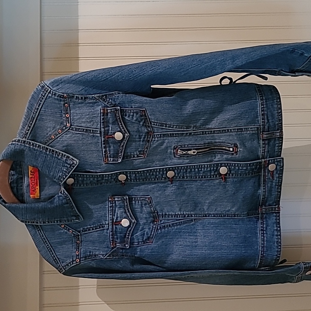 Apollo jeans denim jacket. XL. Mid-tone blue w/red top stitch.